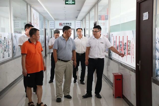 中國(guó)科學(xué)院專(zhuān)家參觀(guān)乾港集團(tuán) 中國(guó)科學(xué)院專(zhuān)家參觀(guān)乾港集團(tuán)