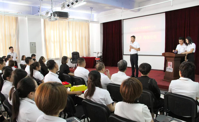 乾港集團(tuán)八月員工表彰大會 乾港集團(tuán)八月員工表彰大會